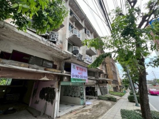 อาคารพาณิชย์ถนนสุขสวัสดิ์ 