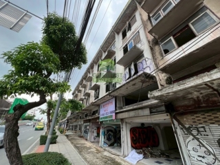 อาคารพาณิชย์ถนนสุขสวัสดิ์ 