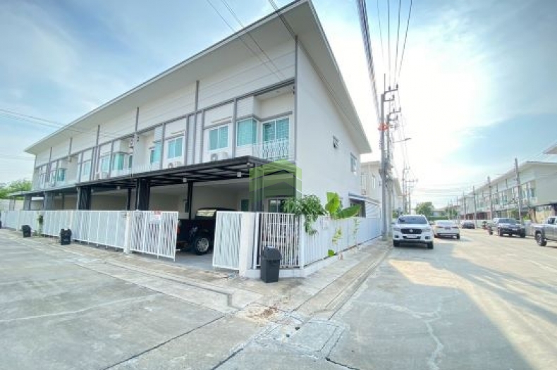 ขายทาวน์โฮม 2 ชั้น สไตล์อังกฤษ หมู่บ้านเดอะ มิราเคิล เทพารักษ์ The Miracle Thepharak เนื้อที่ 26.60 ตร.ว ฟังก์ชันครบ ทำเลดี แปลงมุม พร้อมอยู่