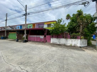 N0602906, หมู่บ้านสิรารมย์7 บางปะกง ขายด่วน ทาวน์เฮ้าส์ 2 ชั้น เนื้อที่ 44.90 ตร.ว แปลงริม ทำเลดี