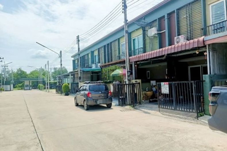 ขายทาวน์เฮ้าส์ หมู่บ้าน เดอะชิคทาวน์ ลาดหลุมแก้ว เนื้อที่ 21.70 ตร.ว ใหม่ แต่งครบ ทำเลดี พร้อมอยู่