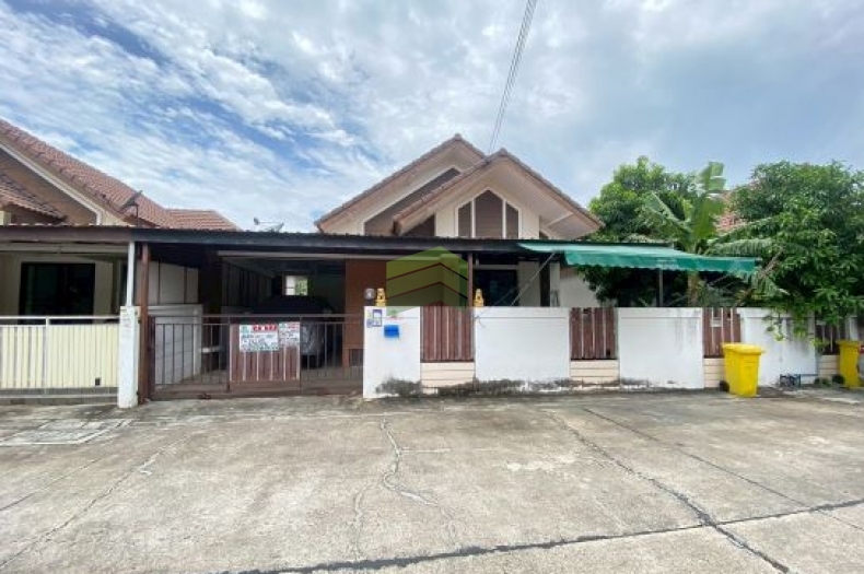 ขายบ้านแฝด หมู่บ้านแสนมณี689 พานทอง ชลบุรี เนื้อที่ 40 ตร.ว ต่อเติมครบ ทำเลดี พร้อมอยู่