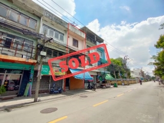 ตึกแถวซอยพหลโยธิน 48