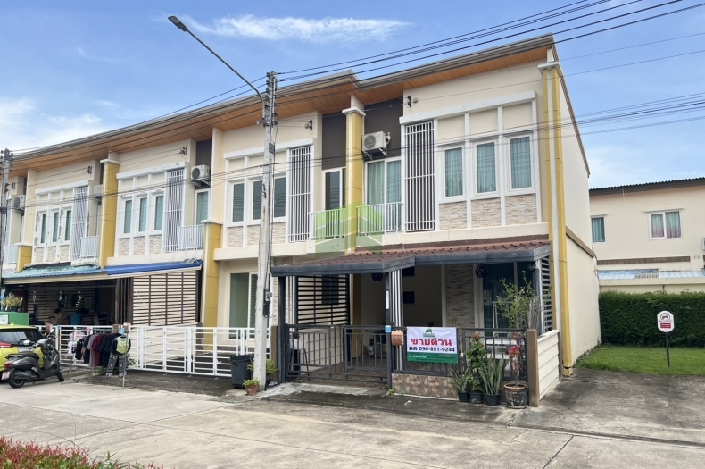 ขาย หมู่บ้านโกลเด้นทาวน์2 พระราม2 Golden Town2 Rama 2 ทาวน์โฮม 2 ชั้น เนื้อที่ 19.70 ตร.ว. ต่อเติมครัว พร้อมเฟอร์ หลังมุม ติดสวน    