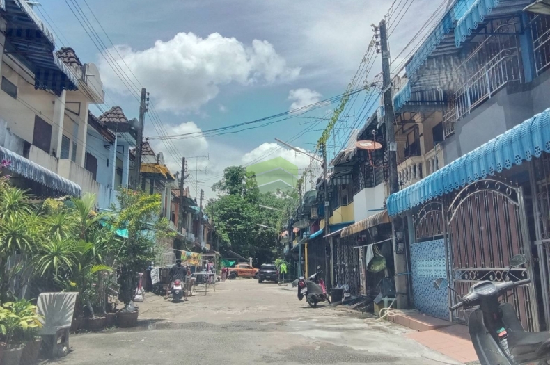 หมู่บ้านผดุงวิทย์ ทรายทอง5 นราธิวาส ขายด่วน ทาวน์เฮ้าส์ 2 ชั้น เนื้อที่ 24.20 ตร.ว แปลงริม ทำเลดี ราคาต่อรองได้