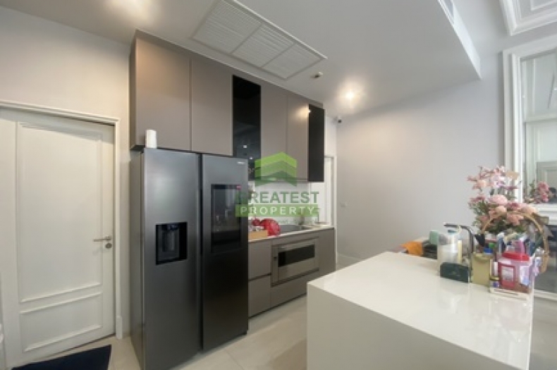 หมู่บ้านวนา เรสซิเดนซ์ พระราม 9 ศรีนครินทร์