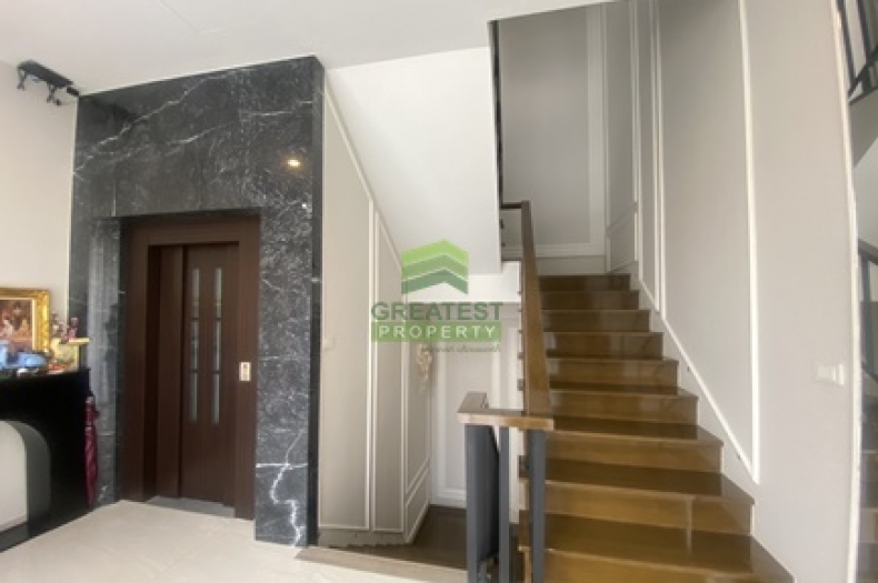 หมู่บ้านวนา เรสซิเดนซ์ พระราม 9 ศรีนครินทร์