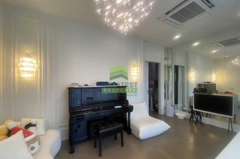 หมู่บ้านวนา เรสซิเดนซ์ พระราม 9 ศรีนครินทร์