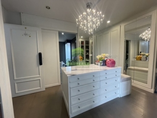 หมู่บ้านวนา เรสซิเดนซ์ พระราม 9 ศรีนครินทร์