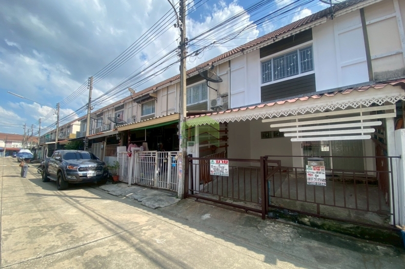 ขายทาวน์เฮ้าส์ รีโนเวทใหม่ หมู่บ้านพฤกษา 48 ซอยวัดเทียนดัด อ้อมใหญ่ เนื้อที่ 16 ตร.ว แต่งสวย พร้อมอยู่