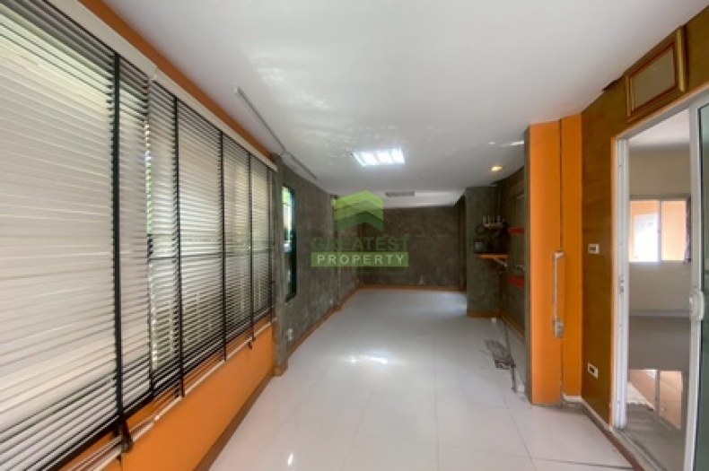 หมู่บ้านแลนซีโอ เพชรเกษม 77