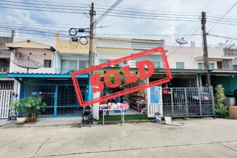 ขายทาวน์เฮ้าส์ 2 ชั้น หมู่บ้านเปรมปรีดิ์ รังสิต คลอง 2 เนื้อที่ 18 ตร.ว ทำเลดี ต่อเติมครบ พร้อมอยู่