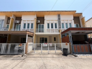 หมู่บ้าน โกลเด้นทาวน์ พระราม 2 