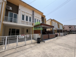 หมู่บ้าน โกลเด้นทาวน์ พระราม 2 