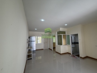 หมู่บ้าน โกลเด้นทาวน์ พระราม 2 