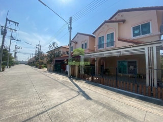  หมู่บ้าน วิคทอเรีย การ์เด้น วิลล์ มอเตอร์เวย์ Victoria Garden Ville ท่าสะอ้าน