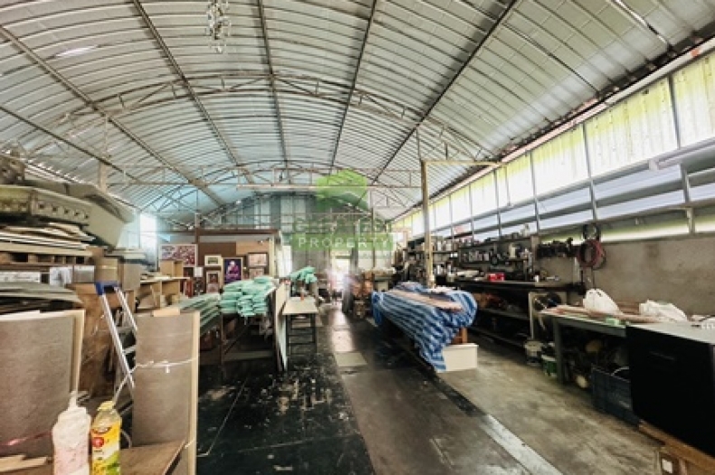 โกดังเลียบมอเตอร์เวย์ ลาดกระบัง 