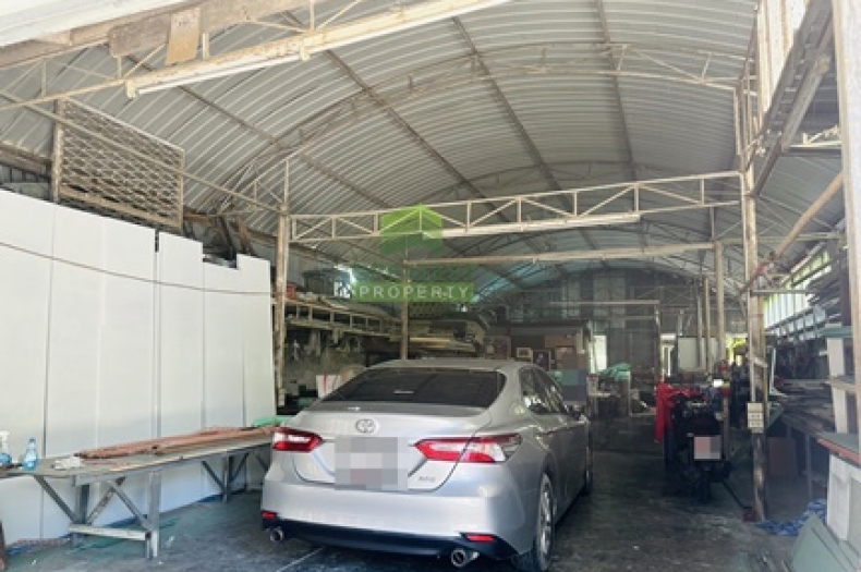 โกดังเลียบมอเตอร์เวย์ ลาดกระบัง 