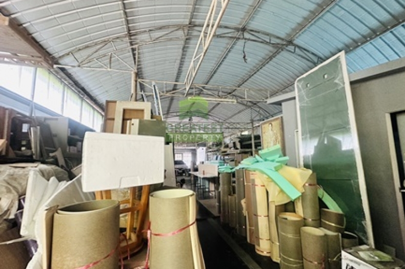 โกดังเลียบมอเตอร์เวย์ ลาดกระบัง 