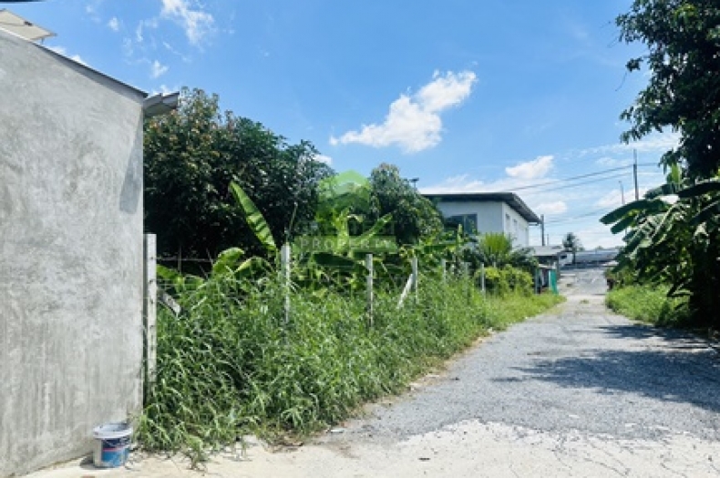 โกดังเลียบมอเตอร์เวย์ ลาดกระบัง 