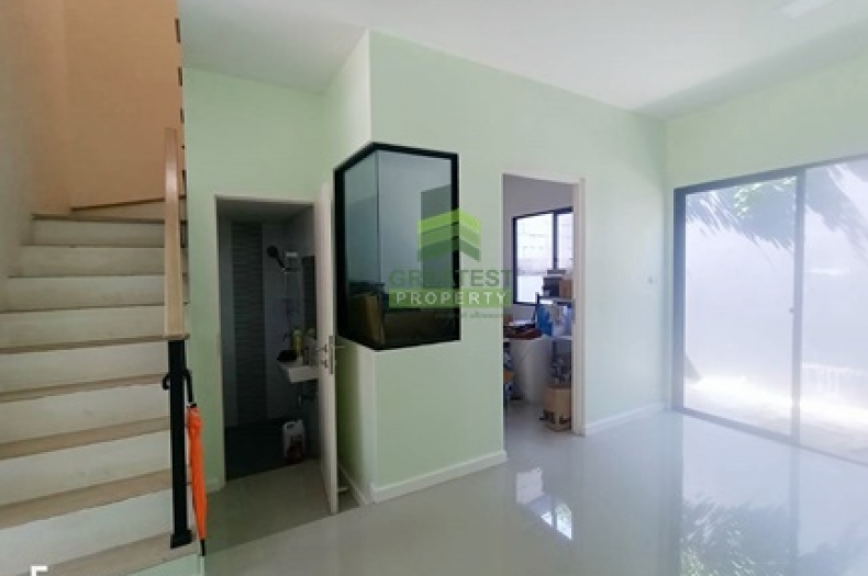 siriplace-navanakorn-living-room.jpg