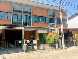 siriplace-navanakorn-front.jpg