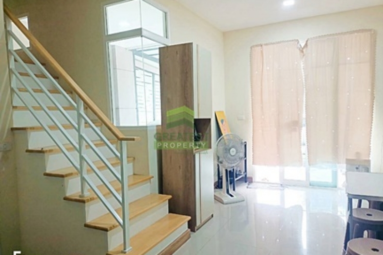 ห้องนั่งเล่นทาวน์โฮม โกลเด้นทาวน์ 2 บางแค 