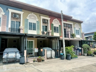 ทาวน์โฮมหมู่บ้านโกลเด้นทาวน์ 2 บางแค หน้าบ้านสไตล์อิตาลี 