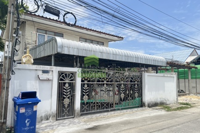หน้าบ้าน ที่ดินพร้อมบ้านวัดด่านสำโรง 