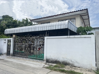 หน้าบ้าน ที่ดินพร้อมบ้านวัดด่านสำโรง 