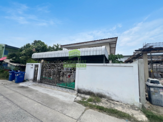 หน้าบ้าน ที่ดินพร้อมบ้านวัดด่านสำโรง 