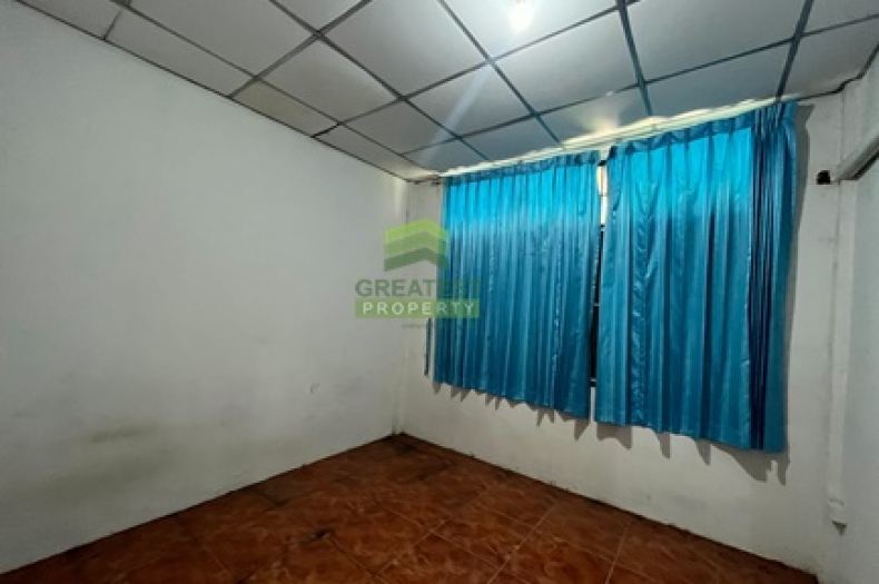 ห้องนอนภายในทาวน์เฮ้าส์ หมู่บ้านอยู่เจริญ คลอง 2