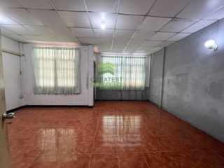 ห้องนอนภายในทาวน์เฮ้าส์ หมู่บ้านอยู่เจริญ คลอง 2