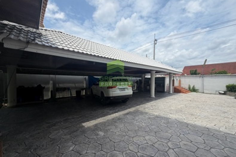 พื้นที่จอดรถ 4 คัน บ้านเดี่ยวบางบัวทอง