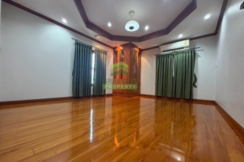 บ้านเดี่ยวหรู 3 ชั้น บนที่ดินขนาดใหญ่ บางบัวทอง
