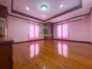 บ้านเดี่ยวหรู 3 ชั้น บนที่ดินขนาดใหญ่ บางบัวทอง