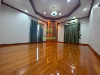 บ้านเดี่ยวหรู 3 ชั้น บนที่ดินขนาดใหญ่ บางบัวทอง