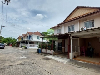 ที่จอดรถหน้าบ้าน ทาวน์เฮ้าส์แปลงมุม พฤกษา 20