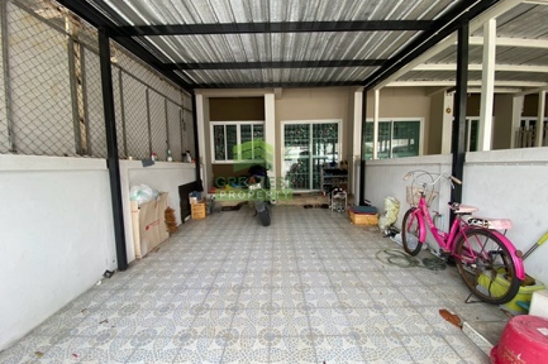 จอดรถทาวน์เฮ้าส์ หมู่บ้านทรัพย์มั่นคง 4 บางบ่อ
