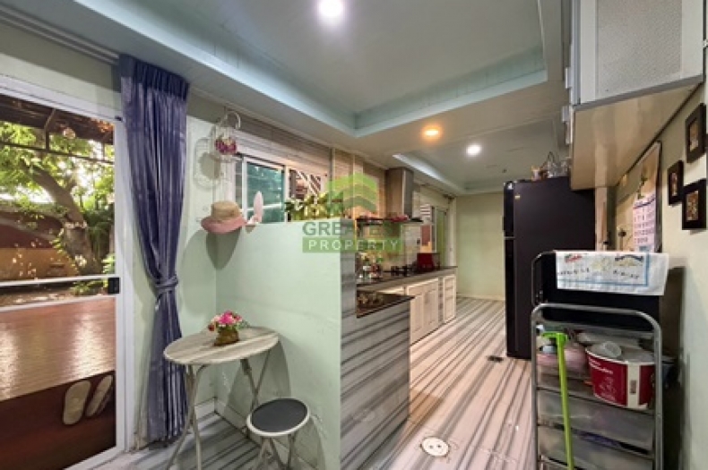 ห้องครัว ทาวน์เฮ้าส์ 4 ห้องนอน หมู่บ้านริมสวนธนานนท์ นนทบุรี