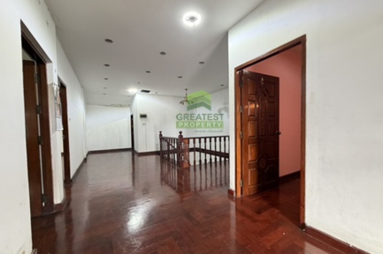ห้องนอนภายในทาวน์เฮ้าส์ปากเกร็ดวิลเลจ